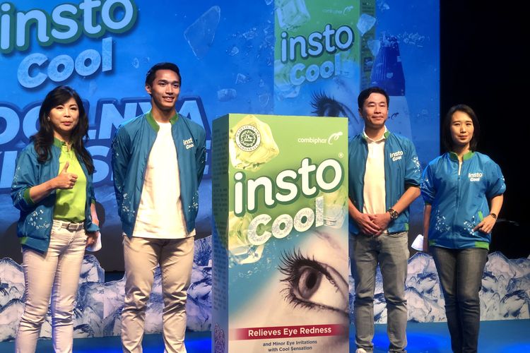 Tim internal Insto, Jonatan Christie, Weitarsa Hendarto, Senior Vice President Marketing & International Operations Manager Combiphar, General Manager Marketing Eye Care Combiphar, Farah Feddia  di peluncuran Insto Cool di Plaza Senayan, Jakarta, Rabu (27/7/2022).