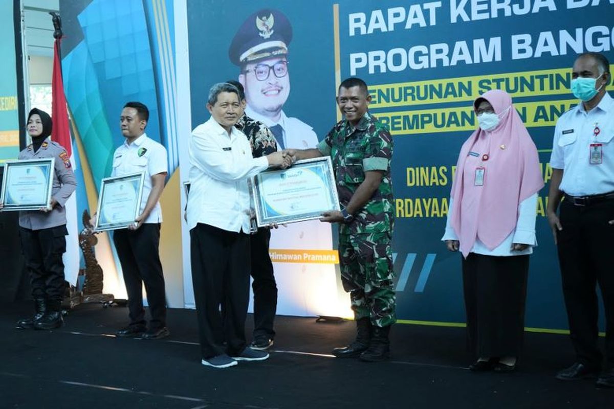 Kabupaten Kediri berhasil menurunkan angka stunting mencapai target satu digit stunting. 