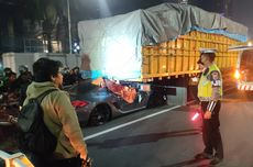 Porsche Tabrak Belakang Truk di Tol Dalam Kota, Pengemudinya Tewas, Penumpang Syok Berat