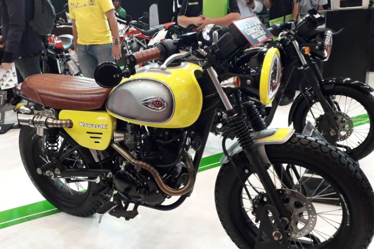 Kawasaki W175 bergaya flat tracker yang dipamerkan di booth Kawasaki Motor Indonesia selama pameran GIIAS 2018.