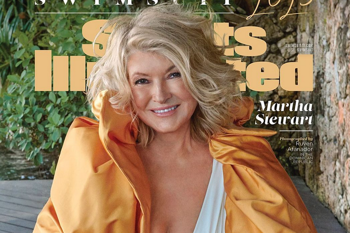 Martha Stewart menjadi model sampul sport illustrated tertua di usia 81 tahun