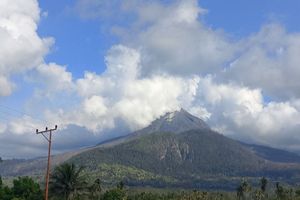 Gunung Lewotobi Naik Status ke Level Awas, Penyintas Dilarang Pulang Kampung