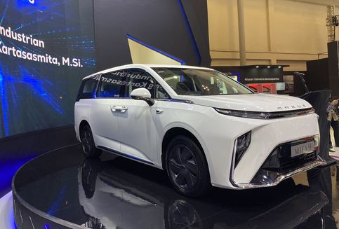 Alphard vs Camry: Perbandingan Mewah dan Elegan dari Seraya Motor