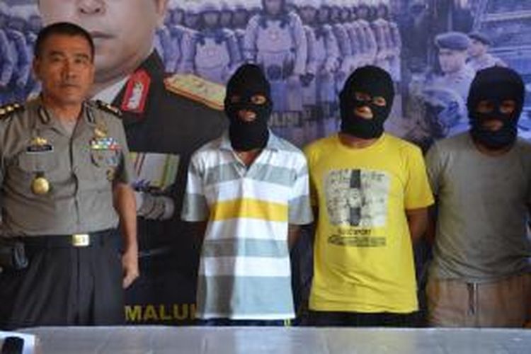 Anggota kepolisian Direktorat Reserse Narkoba (Ditresnarkoba) Polda Maluku Utara, mengamankan tiga orang pelaku kepemilikan dan konsumsi narkotika jenis sabu. 