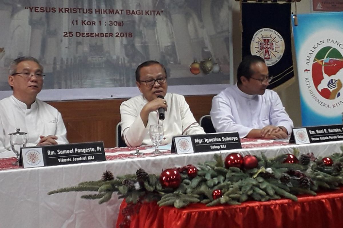 Uskup Agung Jakarta Mgr Ignatius Suharyo menyampaikan pesan Natal di Gereja Katedral Jakarta, Selasa (25/12/2018).