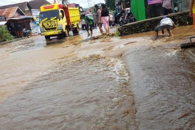 Banjir Dan Letusan Gunung Berapi Ancaman Nyata Indonesia Di Tengah Wabah Corona Halaman All Kompas Com