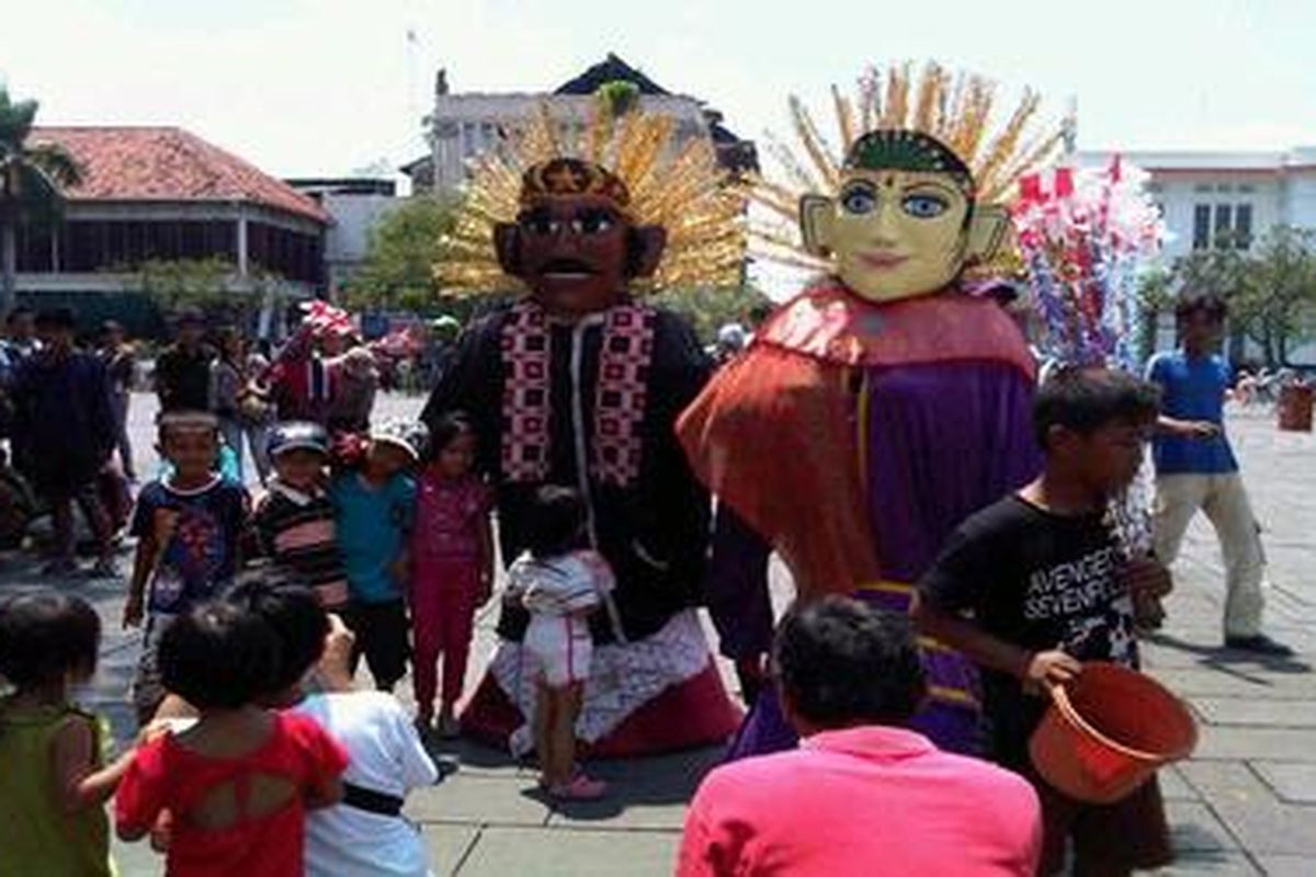 Ondel-Ondel dan Kuda Lumping di Kota Tua