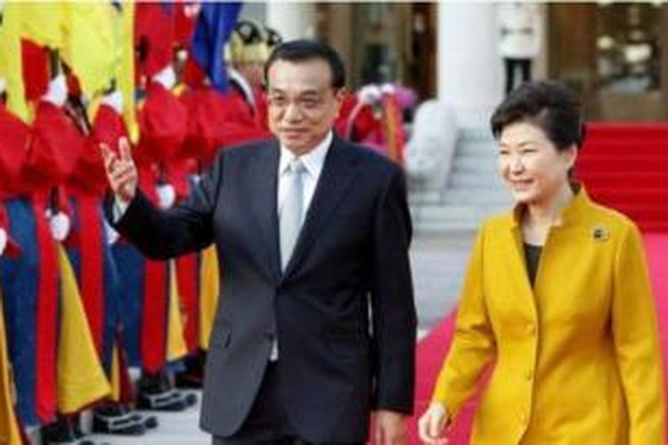 Perdana Menteri China Li Keqiang bertemu dengan Presiden Korea Selatan Park Geun-hye, Sabtu (31/10/2015). China dan Korea Selatan sudah sepakat untuk meningkatkan perdagangan antara keduanya. 