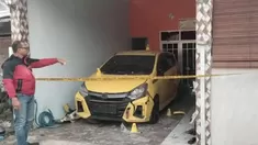 Rumah Debt Collector di Probolinggo Dilempar Bondet, Mobil dan Jendela Hancur