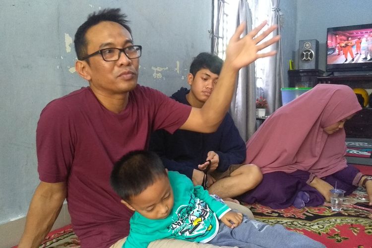 Iskandar beserta istri dan dua anaknya sudah berkumpul di rumah ya di Jalan dr. Wahidin, Kecamatan Binjai Timur, Kota Binjai pada Rabu (23/3/2022) siang. Sebelumnya, Iskandar dan 8 orang lainnya terjebak di bungker pabrik plastik di Chernihiv, Ukraina.