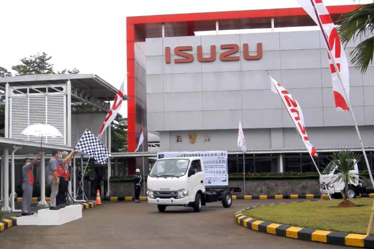 Pelepasan Ekspor Isuzu Traga oleh Management PT Isuzu Astra Motor Indonesia di Isuzu Karawang Plant dalam mendukung Ekspor dari Indonesia ke Pasar Global (4/12).
