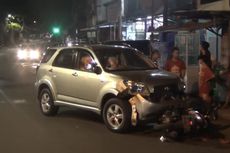 Kopling Selip, Toyota Rush Tabrak Tiga Motor di Tebet