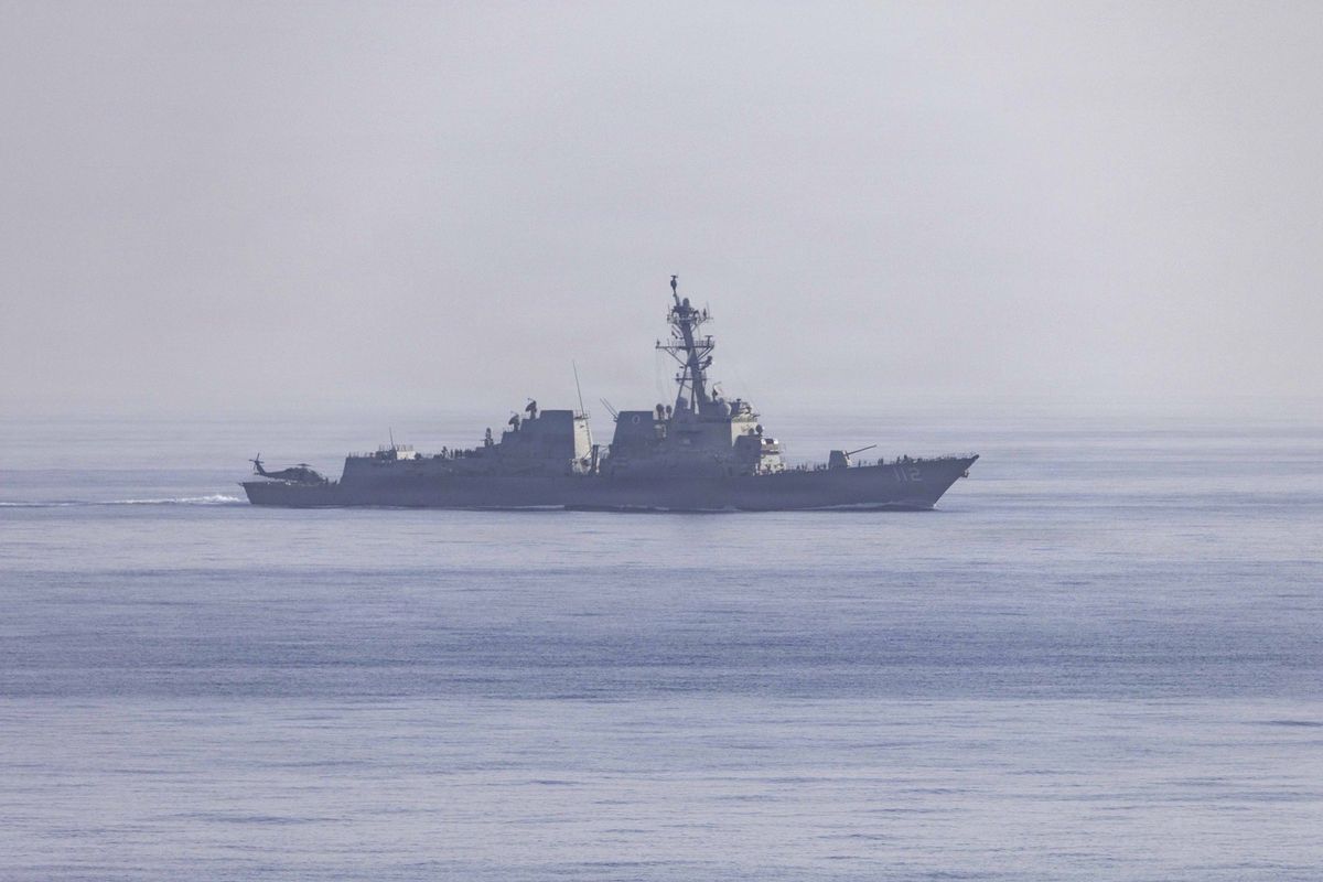 Iran Konfirmasi Serangan AS ke Kapal Dagangnya di Laut Oman, Ancam Balasan