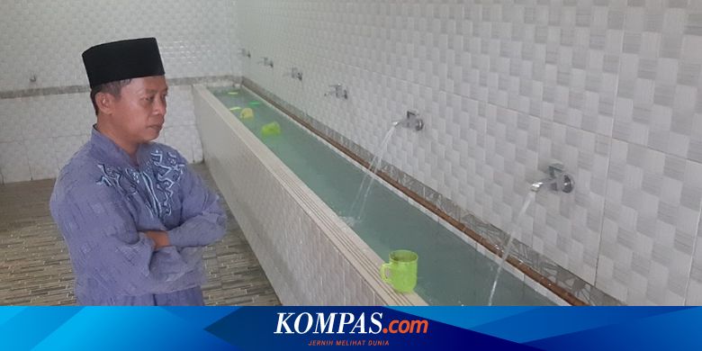 Warna Warna Terang Heboh Warna  Air Sumur Masjid di Pekalongan Berubah Hijau 