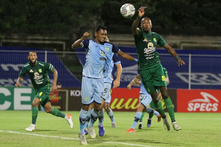 Aksi pada laga Liga 1 2021-2022 Persela vs Persebaya Surabaya pada Kamis (10/2/2022).