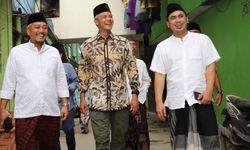 Ketika Gaya Sarungan Wagub Gus Yasin Beri Warna Baru Pemprov Jateng