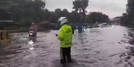 Banjir Genangi Sejumlah Ruas Jalan Jakarta Kamis Pagi, Lalu Lintas Tersendat
