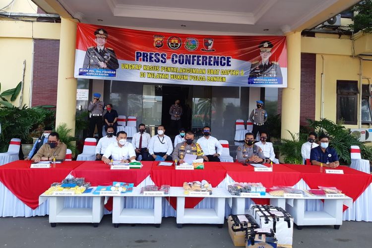 Polda Banten amankan 126 orang penjual obat terlarang. 
