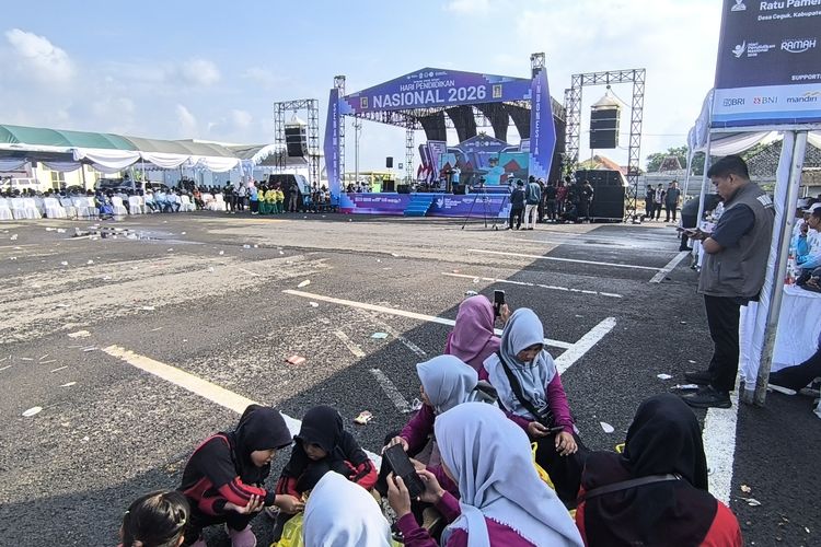 Acara Rekor Muri Senam Anak Indonesia Molor, Ribuan Siswa Pulang Sebelum Mendikdasmen Sambutan
