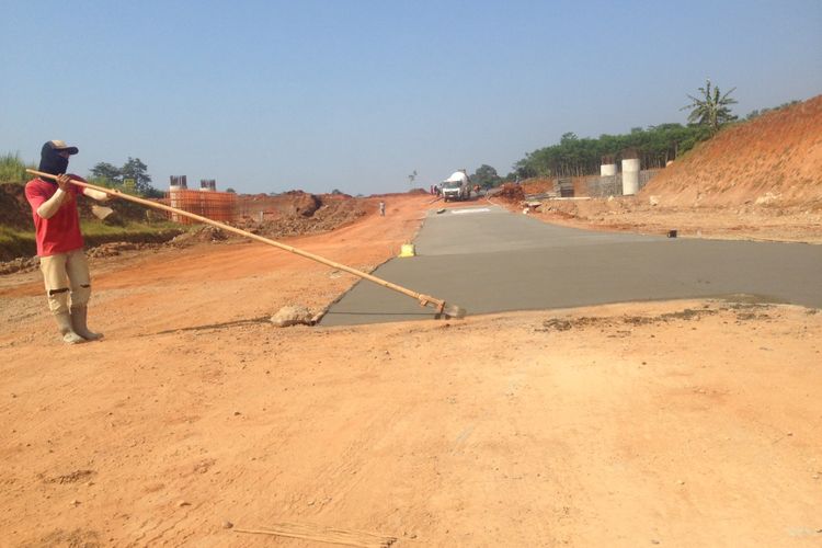 Perkembangan proses pembangunan ruas Tol Semarang-Batang, Rabu (24/5/2017).