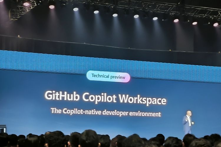 CEO Microsoft, Satya Nadella membahas komunitas developer Github dalam ajang Microsoft Build: AI Day yang digelar di Plenary Hall, Jakarta Convention Center (JCC), Jakarta Pusat, Selasa (30/4/2024).