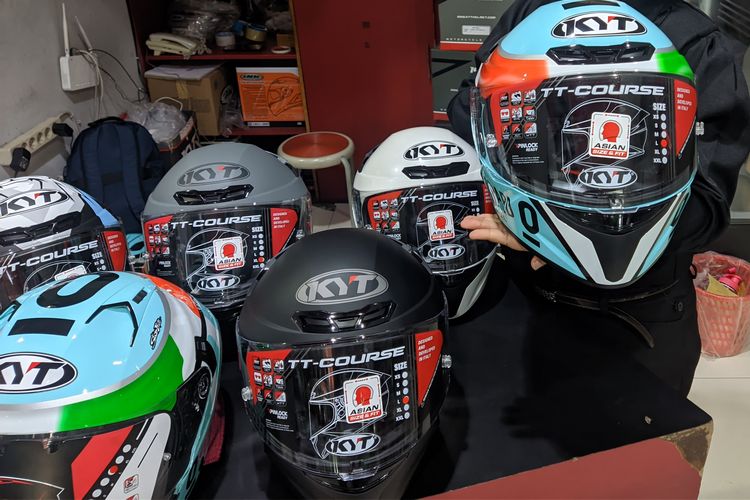 Contoh helm jenis Full Face