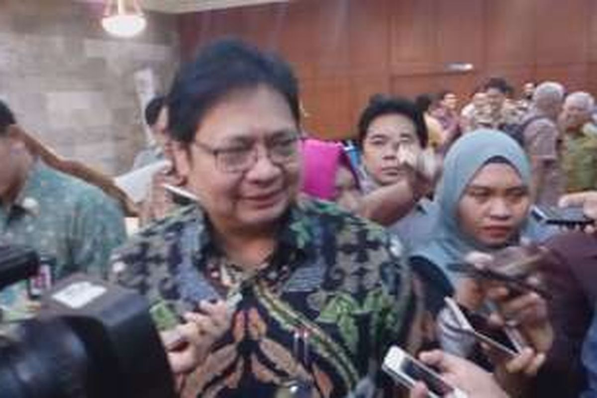 Menteri Perindustrian Airlangga Hartarto saat menghadiri pengukuhan pengurus HIMKI di Kemenperin, Jakarta, Kamis (28/7/2016).