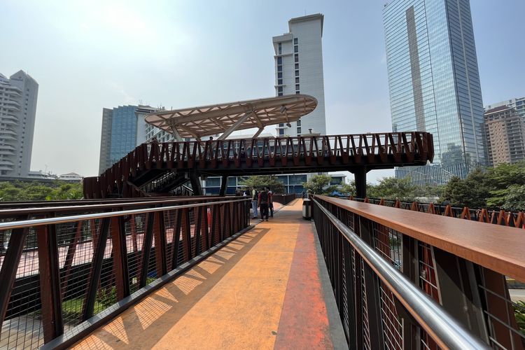 Jembatan Phinisi,  di Karet Tengsin, Kecamatan Setiabudi, Jakarta Pusat, Minggu (26/11/2023).