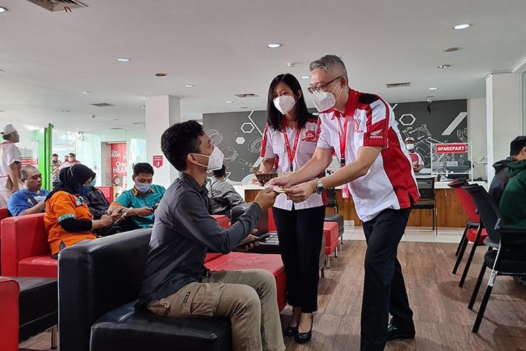Apresiasi pada konsumen diberilan langsung oleh manajemen Main Dealer Sepeda Motor Honda.