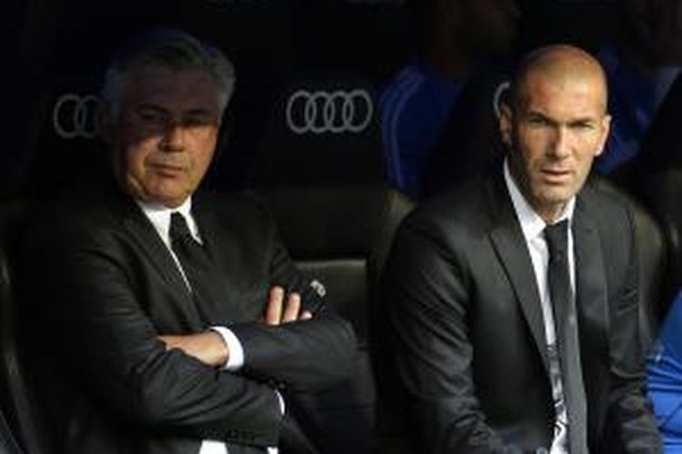 Pelatih Real Madrid Carlo Ancelotti dan asisten pelatih Zinedine Zidane.