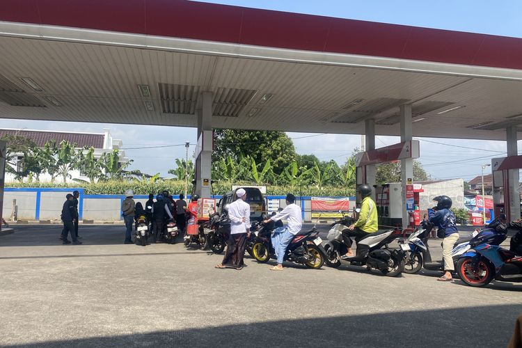 Harga Pertamax Naik, Ojol di Sukabumi Rela Antre lebih Lama agar Dapat BBM Murah Bersubsidi