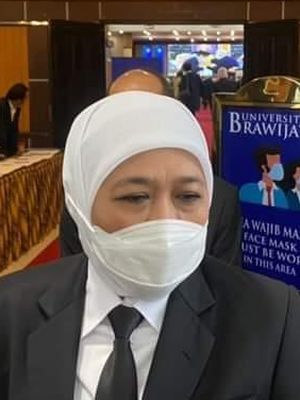 Gubernur Jawa Timur Khofifah Indar Parawansa saat diwawancarai pada Senin (27/6/2022) di Gedung Samantha Krida, UB. 