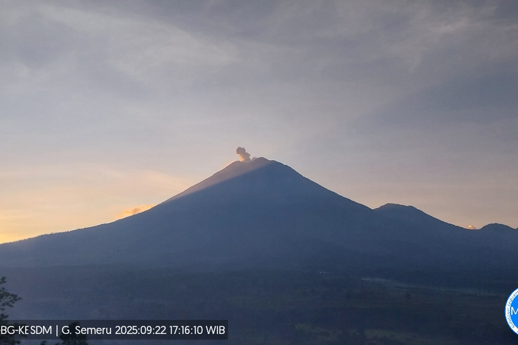 Dalam 1 jam, Gunung Semeru Erupsi 2 Kali 