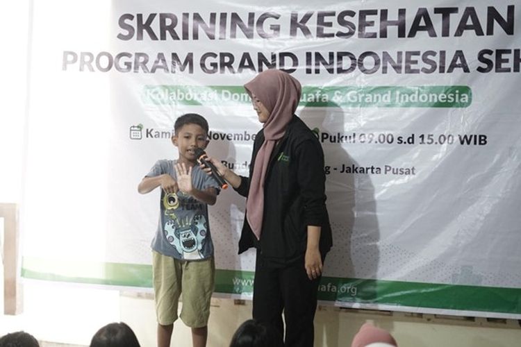 Perwakilan Dompet Dhuafa saat melaksanakan sosialisasi hidup sehat kepada 100 anak-anak di wilayah Jati Bunder, Tanah Abang, Jakarta Pusat, Kamis (14/11/2024).