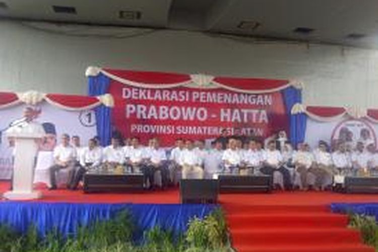 Calon wakil presiden Hatta Rajasa melantik tim pemenangan daerah pasangan capres dan cawapres, Prabowo-Hatta, di Palembang, Sumatera Selatan, Senin (2/6/2014).