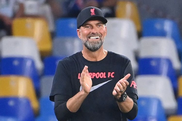 Ekspresi pelatih Liverpool Juergen Klopp saat mendampingi anak-anak asuhnya bertanding melawan Napoli pada matchday pertama fase grup Liga Champions 2022-2023 di Stadion Diego Armando Maradona, Naples, Italua, Kamis (8/9/2022) dini hari WIB. Laga Napoli vs Liverpool itu berakhir dengan skor 4-1 untuk kemenangan tim tuan rumah. Terdekat, Klopp dan Liverpool dijadwalkan menghadapi Rangers pada matchday ketiga Liga Champions. Laga Liverpool vs Rangers akan dihelat di Stadion Anfield, Rabu (5/10/2022) dini hari WIB.