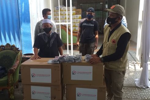 Anggota DPR Kritik Langkah Satgas Covid-19 Beri 20.000 Masker di Acara Rizieq Shihab