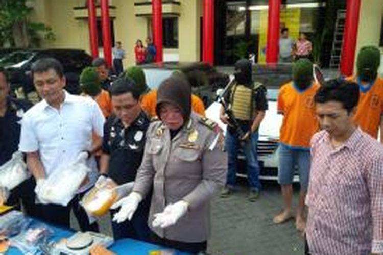 Enam warga Banjarmasin dan barang bukti narkoba diamankan