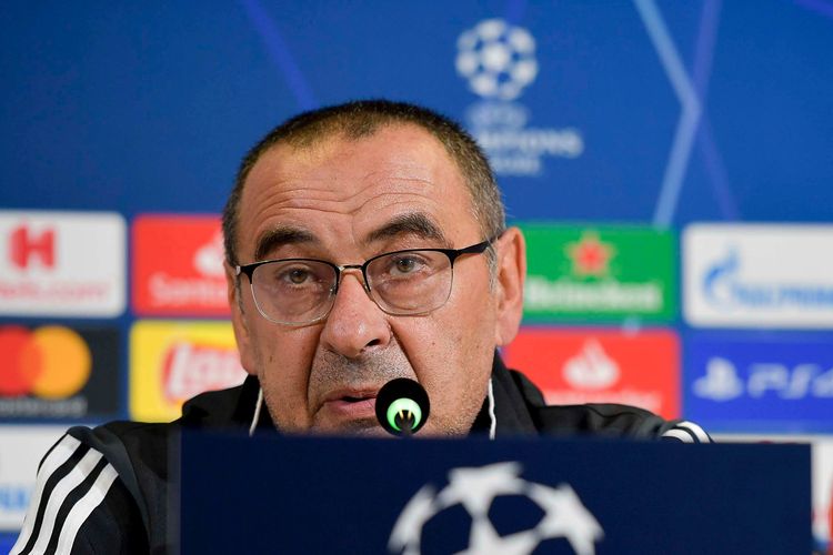 Pelatih Juventus, Maurizio Sarri menjawab pertanyaan media dalam konferensi pers menjelang laga Juventus versus  Bayer Leverkusen di Liga Champions.