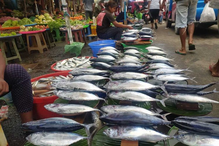 Setelah sempat mengalami kenaikan, harga ikan segera di kota Ambon kembali normal, Kamis (29/12/2022)