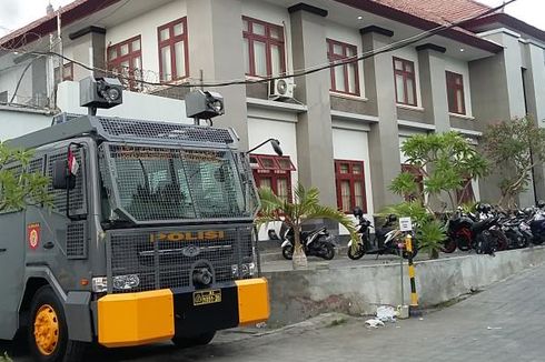 Mengenal Kendaraan Taktis Water Cannon Penyemprot Disinfektan