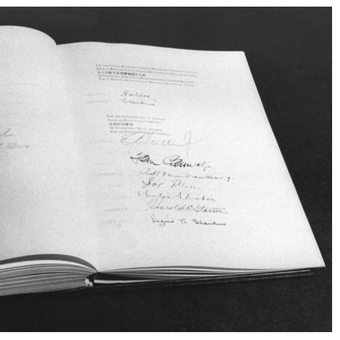 Konferensi San Francisco: Halaman penandatangan Piagam Perserikatan Bangsa-Bangsa, yang ditandatangani pada Konferensi San Francisco pada 26 Juni 1945.
