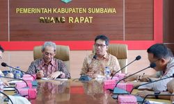 Kemenko PMK Dengar Laporan Pembangunan Hunian Pasca-gempa dari Bupati Sumbawa   