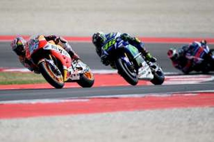 Pebalap Repsol Honda asal Spanyol, Dani Pedrosa, memimpin balapan GP San Marino di depan pebalap Movistar Yamaha, Valentino Rossi dan Jorge Lorenzo, di Sirkuit Misano, Minggu (11/9/2016).