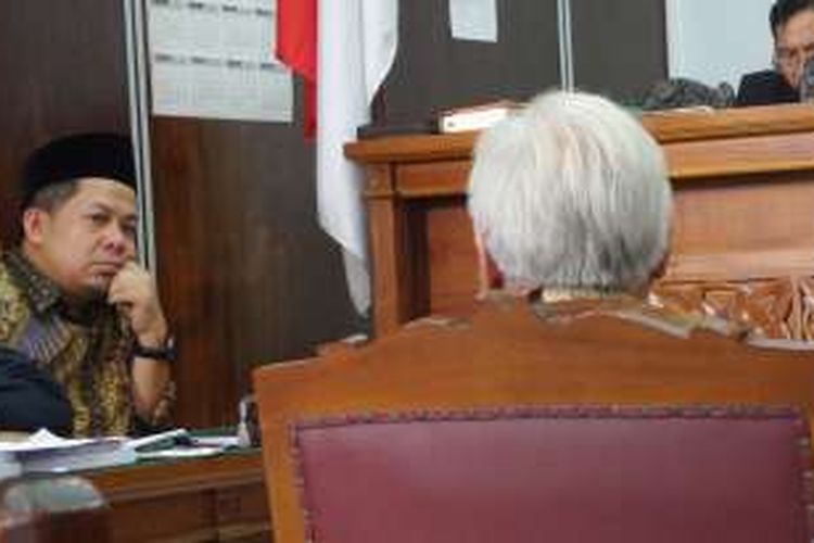Sidang gugatan Wakil Ketua DPR RI Fahri Hamzah menghaditkan mantan hakim Mahkamah Konstitusi Laica Marzuki di Pengadilan Negeri Jakarta Selatan, Senin (26/9/2016).