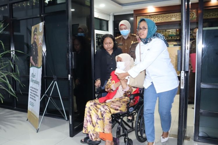 Kepala desa Pagelaran di Kecamatan Malingping, Kabupaten Lebak, Banten ditetapkan sebagai tersangka oleh Kejaksaan Negeri (Kejari) Lebak dalam kasus pemerasan, Rabu (15/11/2023).