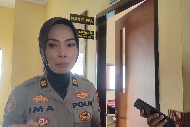 Kanit PPA Polres Kota Mataram, Iptu Nur Imansyah, saat memberi keyerangan terkait kasus dugaan perkosaan terhadap anak kandung, Senin (6/5/2024)