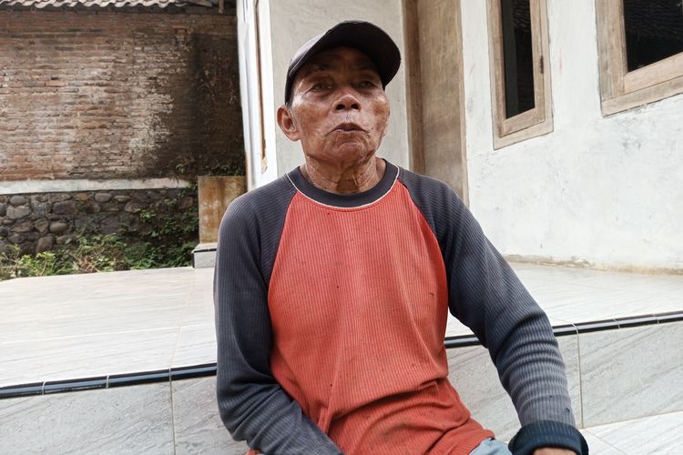 Cerita Mbah Rasidi tentang Perayaan 17 Agustus pada Masa Revolusi: Naik Truk, Wajah Dicoret dan Manggul Cangkul Ikut Upacara bersama Bung Karno