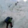 Apa Itu Sherpa, yang Videonya Viral Selamatkan Pendaki Malaysia di Gunung Everest?
