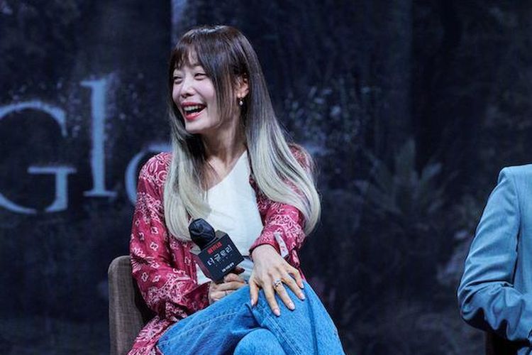 Aktris Kim Hieora menghadiri konferensi pers drama The Glory Part 2. 